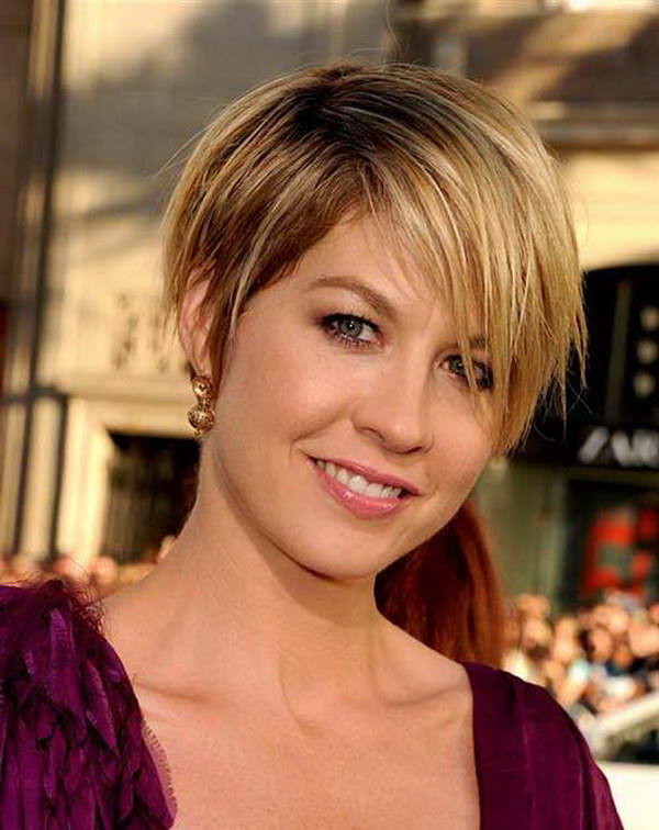 Cute Short Hair Cuts With Bangs For Round Faces 