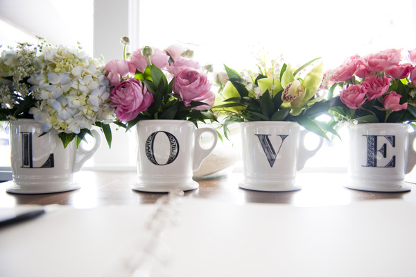 flowers arrangement using mugs 17 