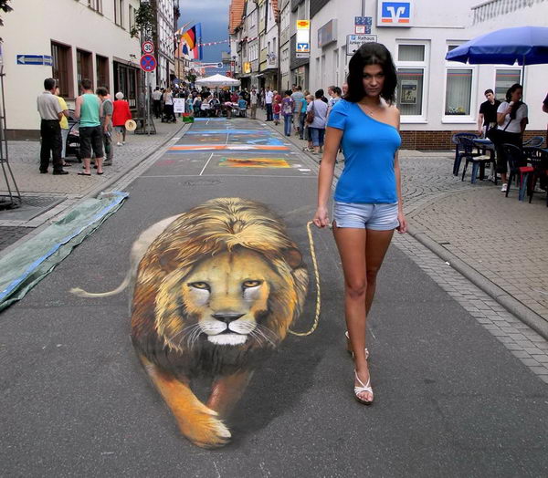 Walk with a Lion 3D Street Art.