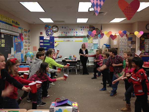 Marshmallow Toss as a 15 Minute to Win It Party Game. The kids partnered up and stood about 6 feet apart. One partner had a cup and the other a handful of marshmallows. The object was to see how many marshmallows each team could collect in their cup in just one minutes' time.