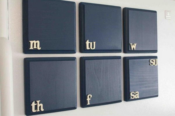 Magnetic Chalkboard Weekly Calendar. 