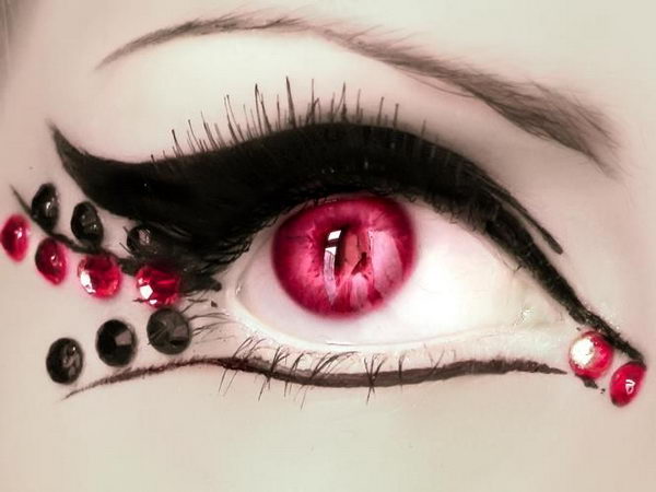 Cool Halloween Eye Makeup Ideas. Try concentrating on your eyes. It is a smaller area but still offers major impact, whether you’re going for a sexy cat or scary ghost.