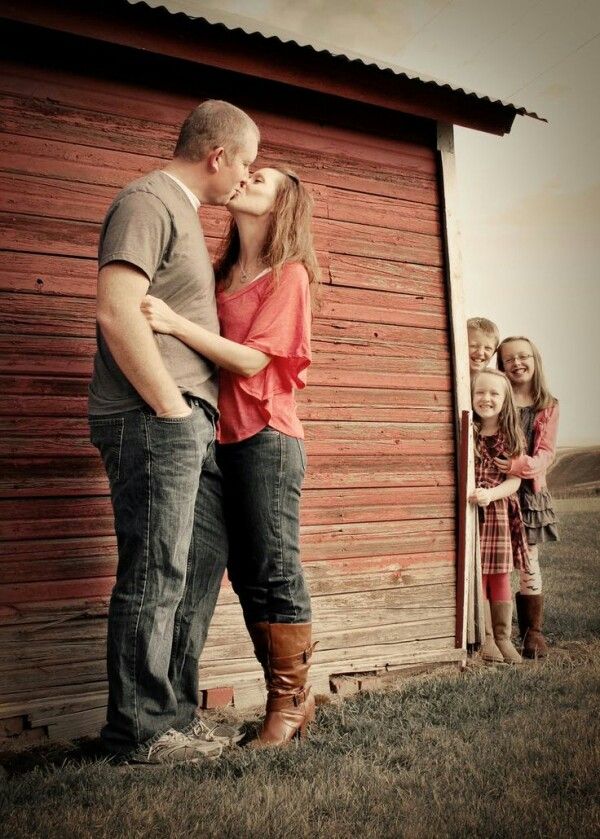 20 Fun And Creative Family Photo Ideas 2017