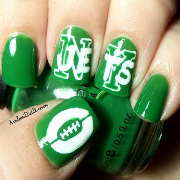 Cool Football Nail Art. A fun way to support your team and show off your team spirit throughout the football season.
