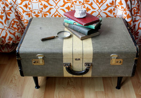 Vintage suitcase storage bench. Allow you to store books, shoes and other items in the bench, and sit on it while having the supply's in the compartments.