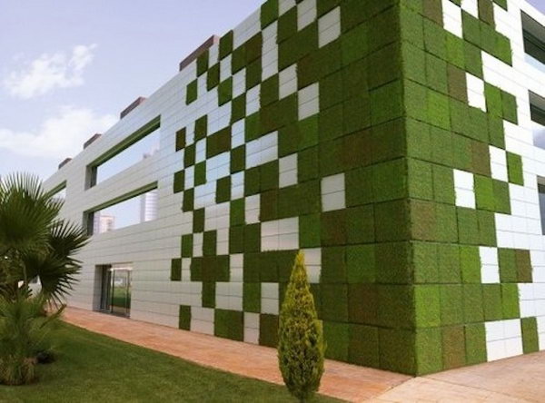Vườn tetris mô-đun. Nó cho phép thực vật mở rộng lên trên thay vì phát triển dọc theo bề mặt của khu vườn. Không chiếm nhiều không gian và trông rất đẹp cùng một lúc.