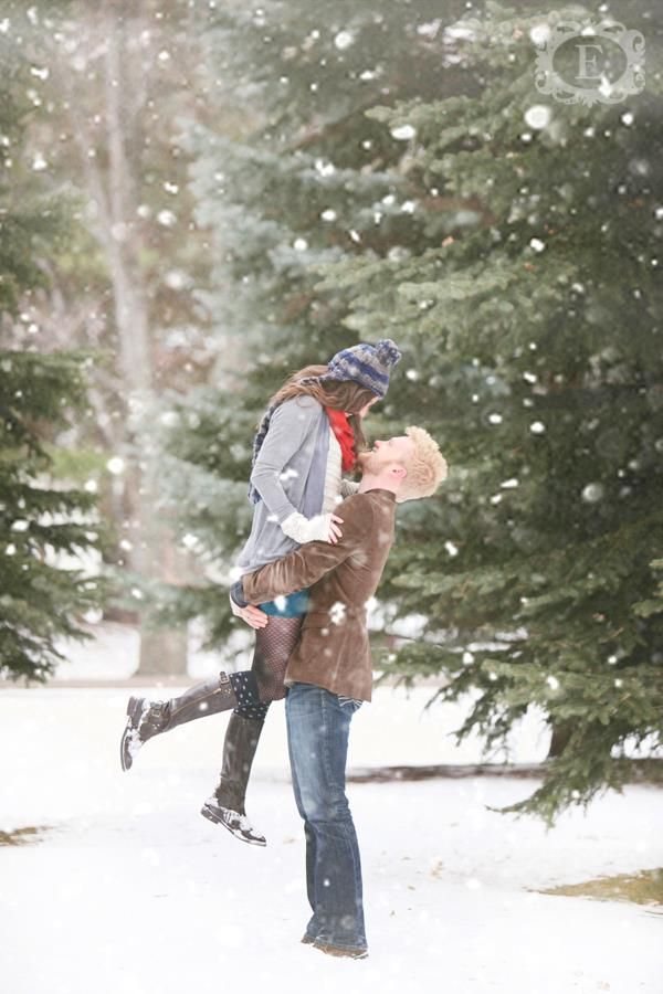 Choose winter engagement photos to capture the winter wonderland that awaits them outdoors. It is really romantic getting warm and cozy with your loved one.