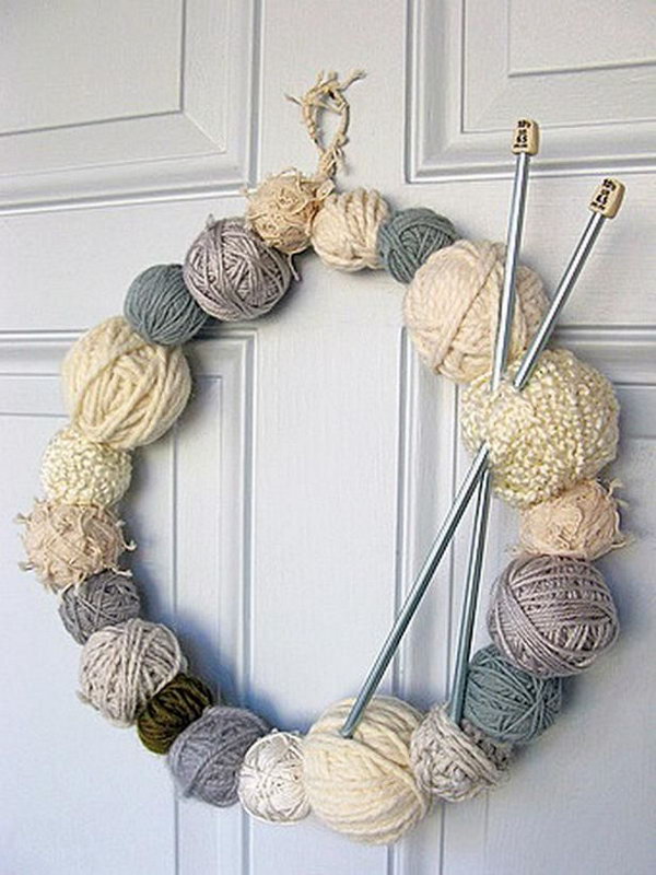 Yarn wreath featuring wintry cream tones. 