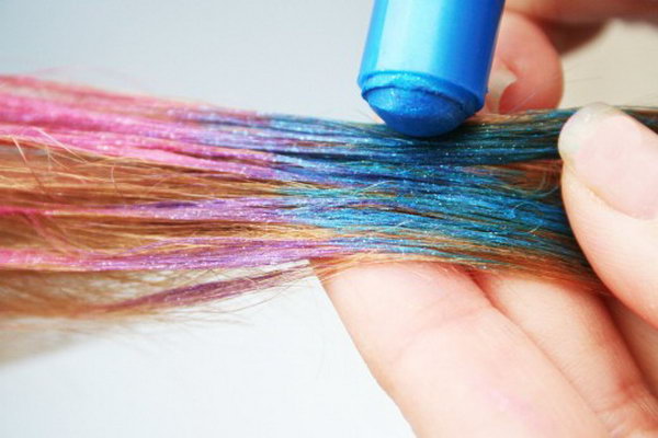 Hair Chalk. Hair Chalk is a wonderful present for teenager friends. Teenagers like to express their personalities by changing their look and hair chalk is a perfect article for them to do that.
