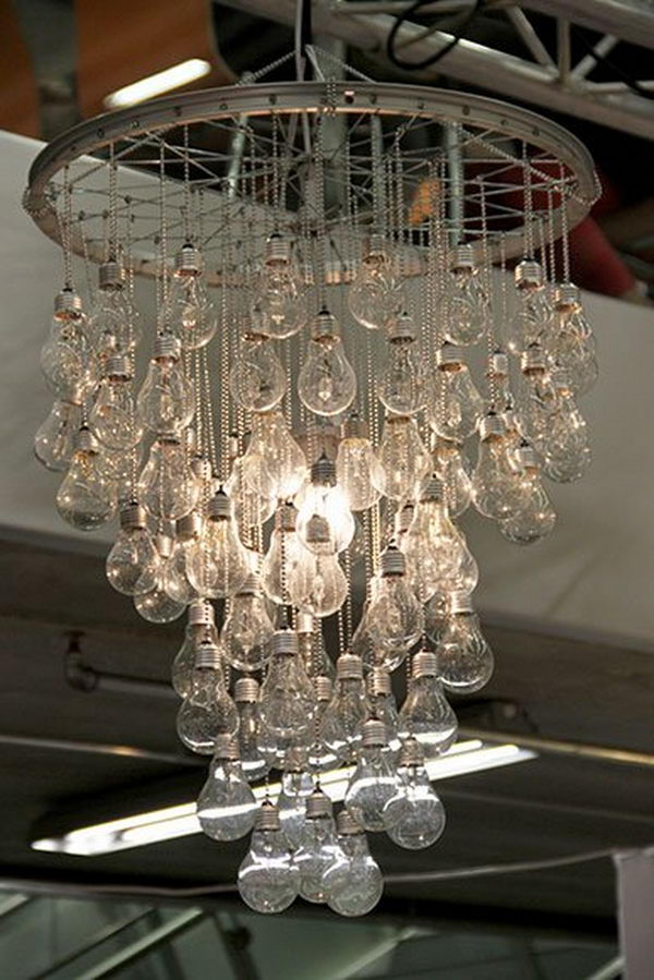 Creative Light Bulb DIY Idea. Instead of just throwing them away, repurpose them as some creative things. 