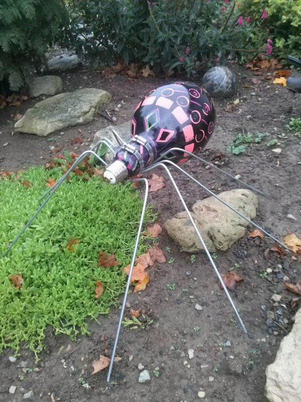 Creative Light Bulb DIY Idea. Instead of just throwing them away, repurpose them as some creative things. 