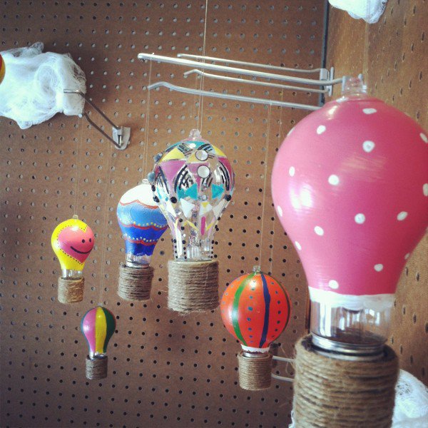 Creative Light Bulb DIY Idea. Instead of just throwing them away, repurpose them as some creative things. 