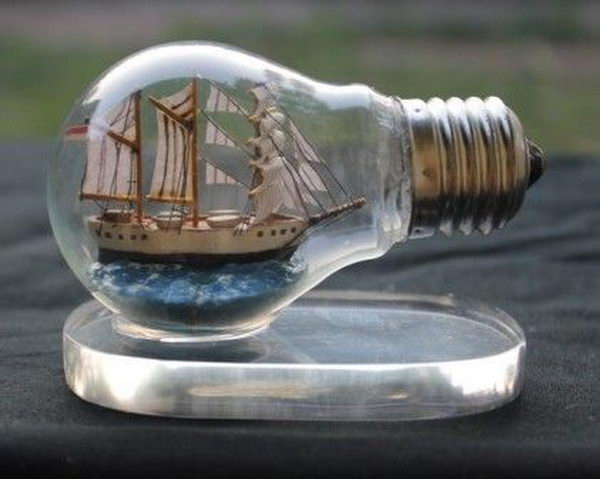 Creative Light Bulb DIY Idea. Instead of just throwing them away, repurpose them as some creative things. 