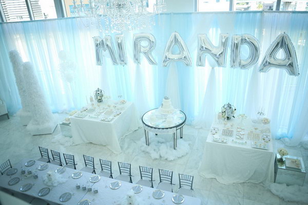 Snow Princess Party. I really adore this snow princess party. It’s so fabulous that it brings you into the fairyland of snow, you are the snow white. The beautiful cake is necessary, you should add up fabulous silver glitter Chinese favor boxes, tulle backdrop, silver glittering cups to create this stunning outlook. 