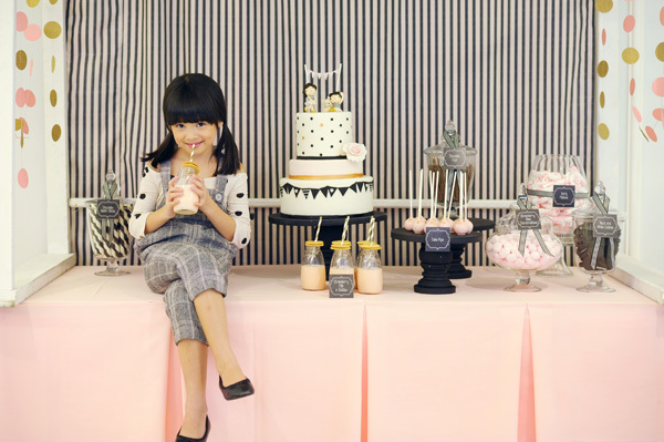 Black and White Princess Party. Get boring about too many colors? Try this black and white themed party for your darling princess. All you need is three tiered cake, cute modern pup cookies, exquisite table scape, glittering tablecloth, adorable printables and stationery to turn your party a fun and modern vibe. 