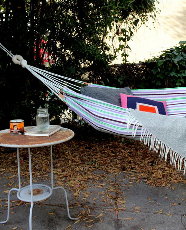 DIY Summer Hammock. Great useful gift for dad's weekend relaxation year round. Learn the tutorial step by step here.
