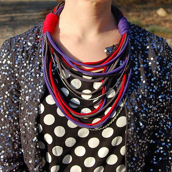 DIY T shirt Necklace.This cool T shirt necklace will be a perfect addition to your fashion accessories.