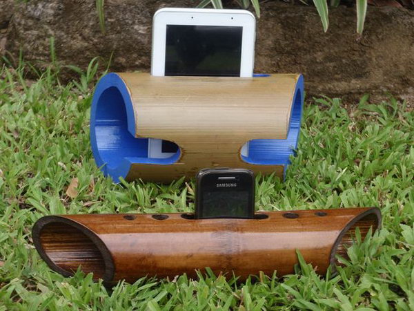Zero Power Bamboo iPhone Speaker Stand: What a smart speaker made from a length of bamboo which naturally resonates and amplifies the sound produced by your iPhone. This eco friendly product is simple to recreate and you will be proud to make for yourself or your friends. See the tutorial 
