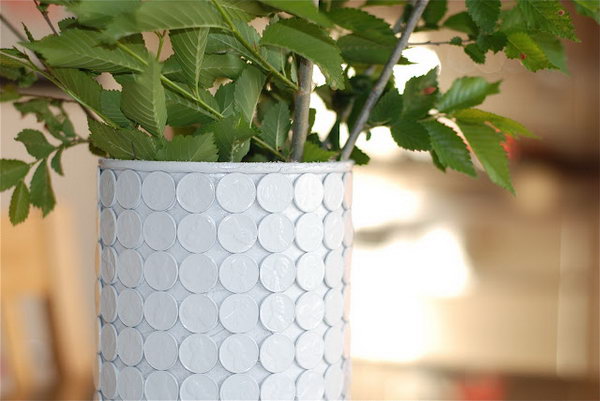 Chic Penny Vase.  Some pennies, an empty oatmeal container, hot glue, and a can of spray paint are what you need to make this chic penny  vase. See more