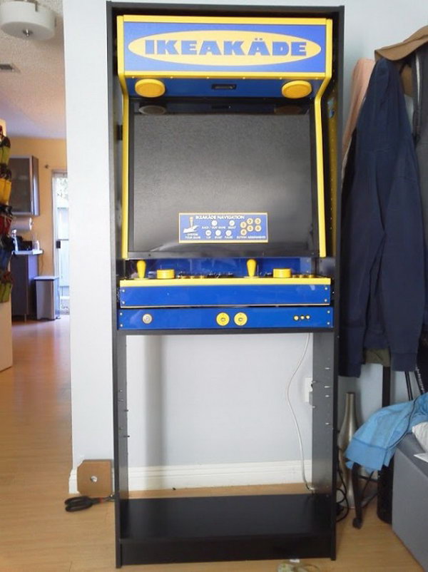 Utiliza una estantería BILLY para construir un juego de arcade IKEA. Según el tutorial, no fue fácil, pero el resultado es impresionante y merece la pena. Echa un vistazo a las instrucciones't easy, but the result is awesome and worth. Check out the directions 