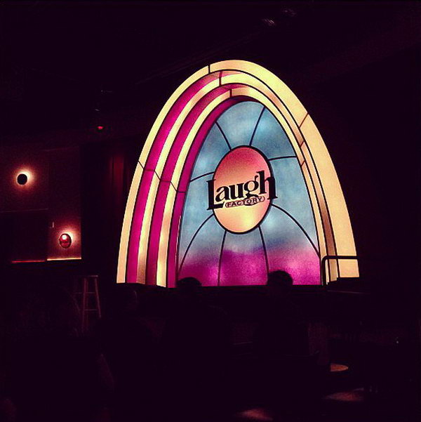 Stand up Comedy Show. Invite your girlfriend to a comedy show to bring out all the laughter and break the ice. It's a great way to bring you two closer. 