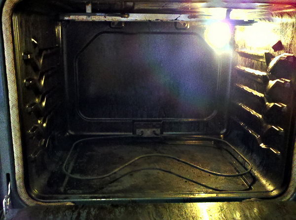Easy Homemade Oven Cleaner. Get more instructions