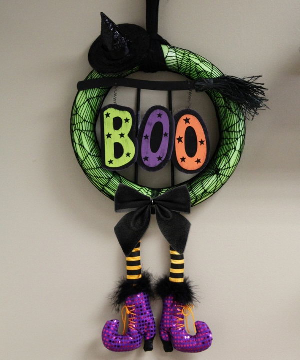 DIY Halloween Witch Wreath with a Pool Noodle.