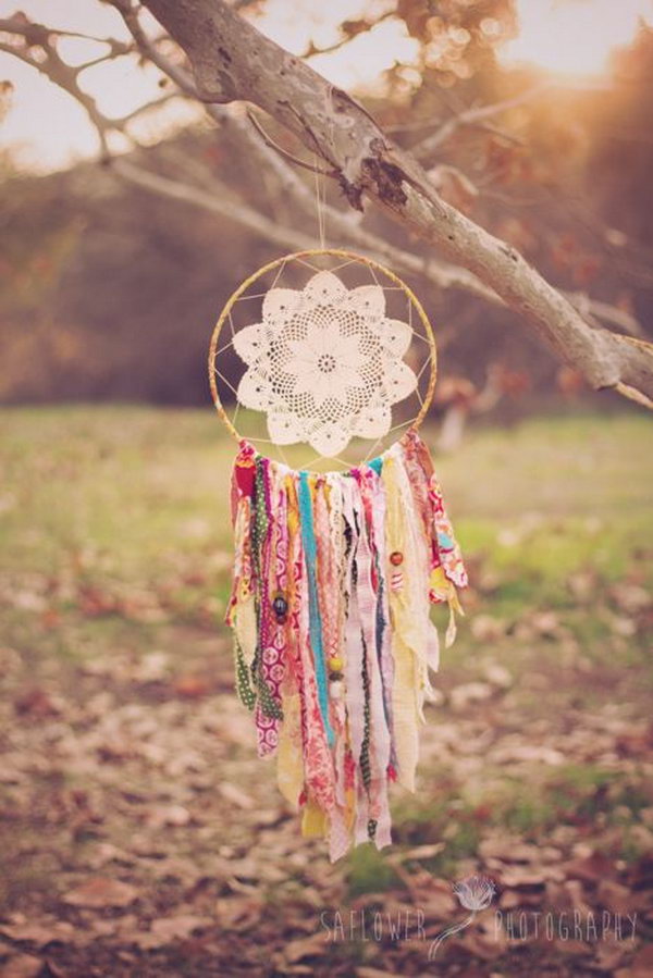 DIY Doily and Scraps Dream Cather. 