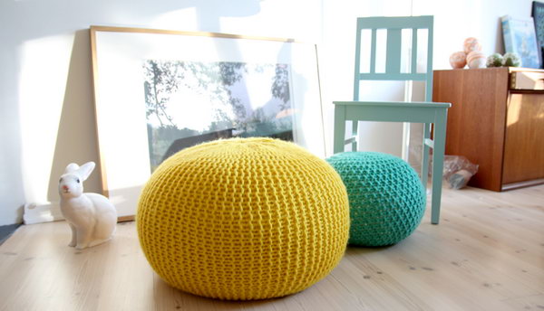 Cozy Knitted Stool. Nice to rest your legs on, and very popular for the kids. Great beginner's knitting projects. Tutorial via