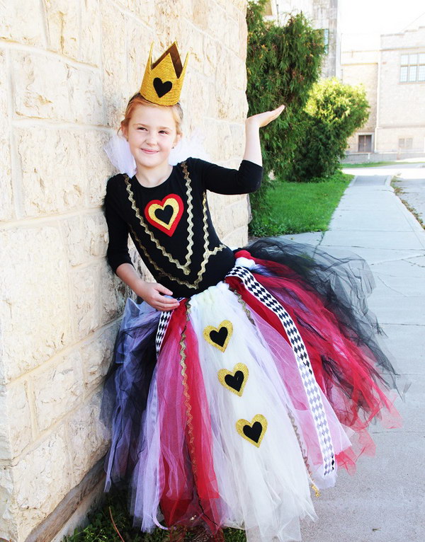 25+ Queen of Hearts Costume Ideas and DIY Tutorials 2022