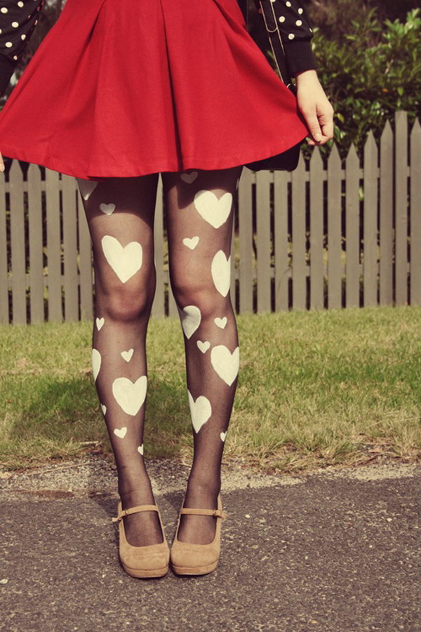 DIY Heart Print Tights for the Queen of Hearts Costume 
