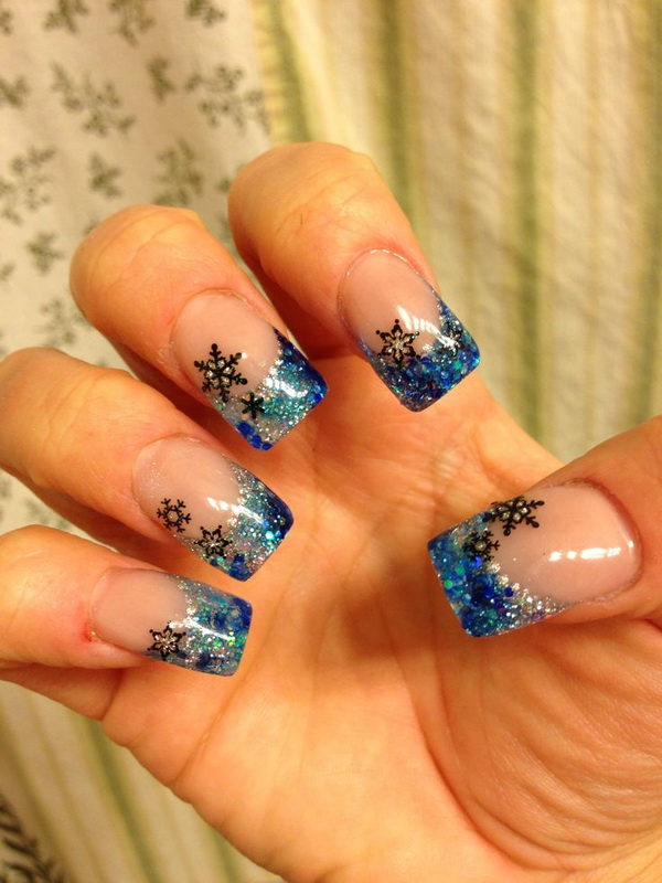 20 Pretty Christmas Nail Art Ideas & Designs 2022