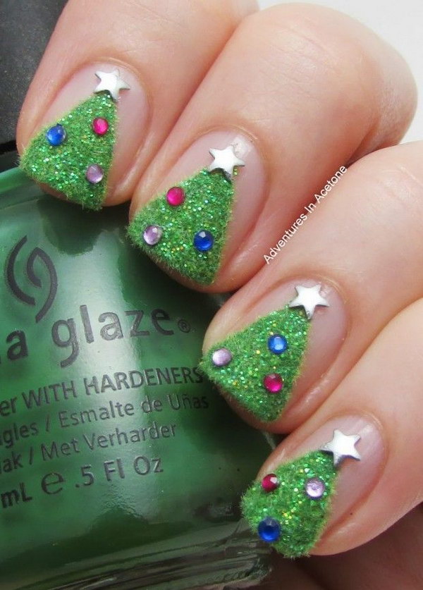 20 Pretty Christmas Nail Art Ideas & Designs 2017