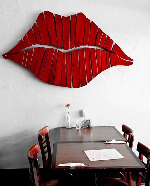 DIY Pallet Lips for Wall Decoration