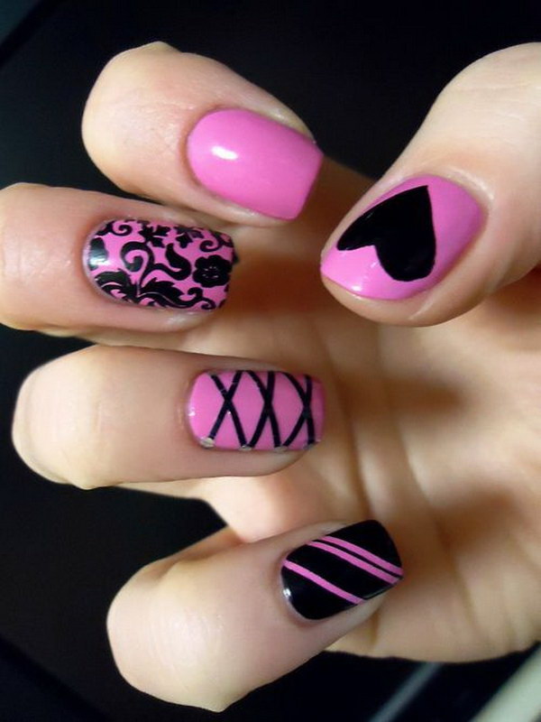 Diseño de uñas de San Valentín en rosa y negro.