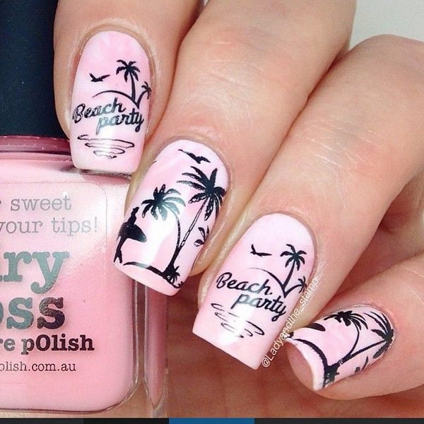 Design d'ongles rose pastel et noir inspiré de la plage avec palmiers.