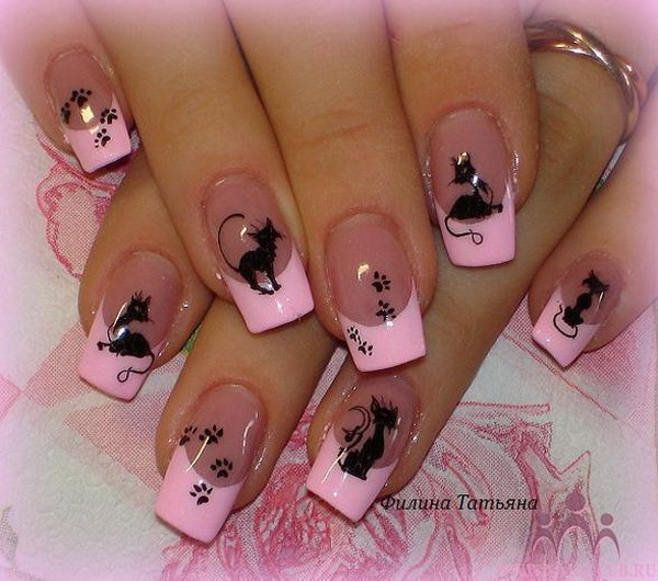 Manicura de gatitos con punta de esmalte rosa.