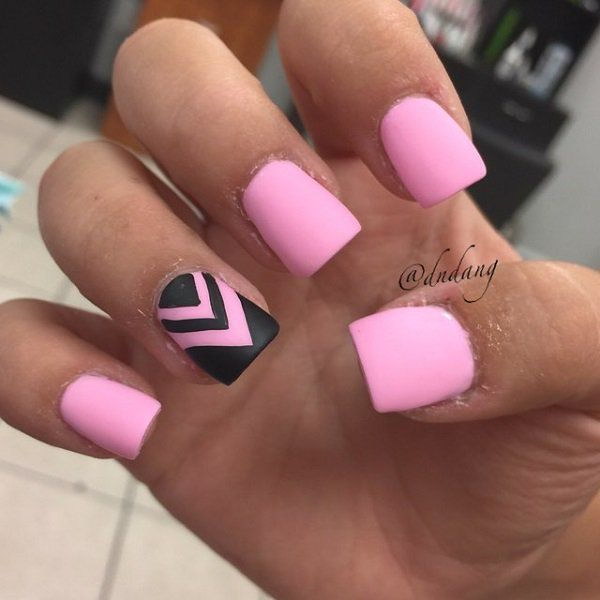 4 Diseños de uñas rosa y negro