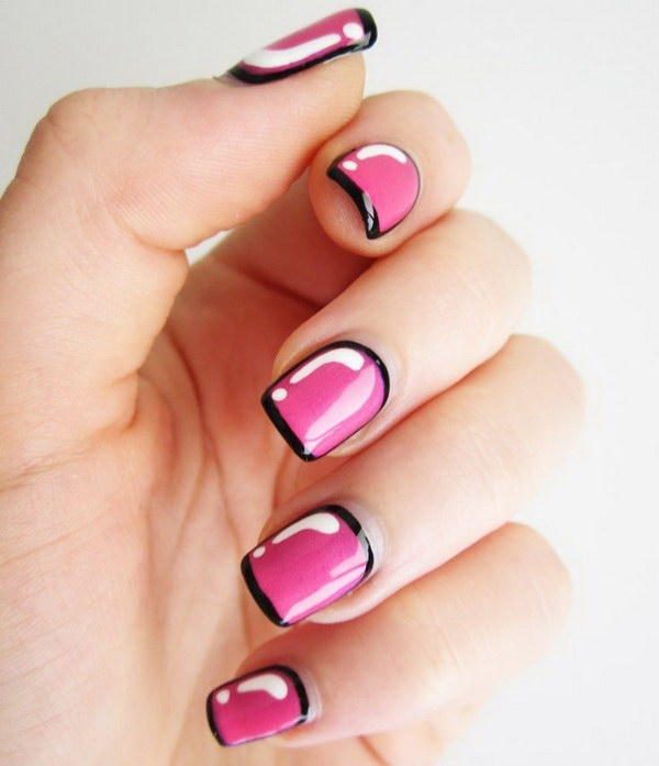 Uñas de color rosa intenso con contorno negro.