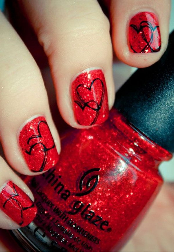 Diseño de uñas de San Valentín en negro y rojo en forma de corazón.