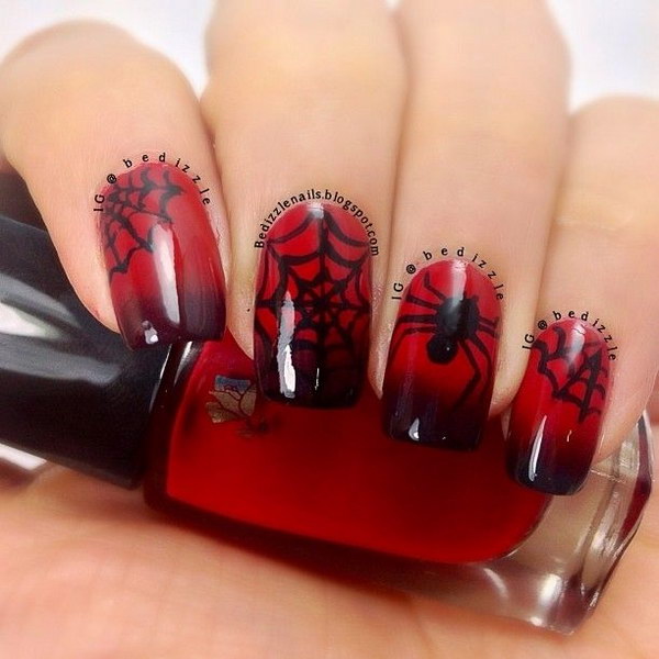 Diseño de uñas de Halloween de araña y telaraña.