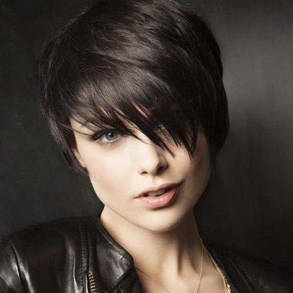 25 Beautiful Short Haircuts For Round Faces 2017