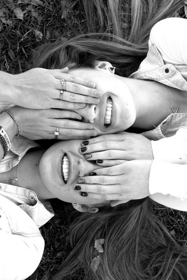 20 Fun And Creative Best Friend Photoshoot Ideas 2022 