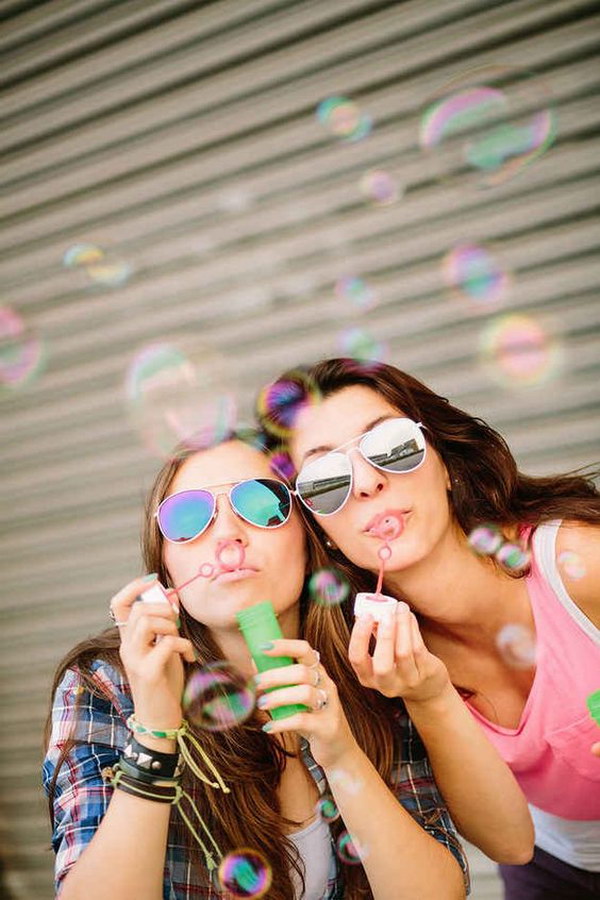 20 Fun And Creative Best Friend Photoshoot Ideas 2022 