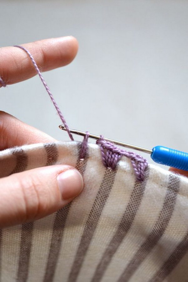 Tutorial on How To Crochet An Edging On Flannel Blankets. 