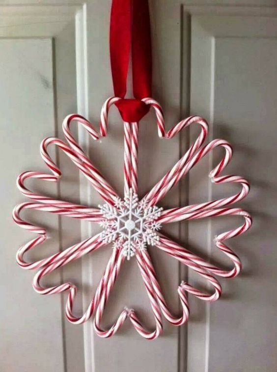 Candy Cane Christmas Wreath. 