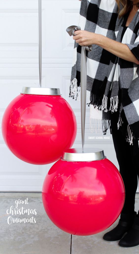 DIY Giant Christmas Ornaments Made from Kids Play Balls and a Cake Pan from the Dollar Store. 