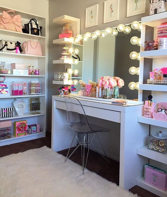 Awesome Makeup Vanity For Girl's Bedroom.