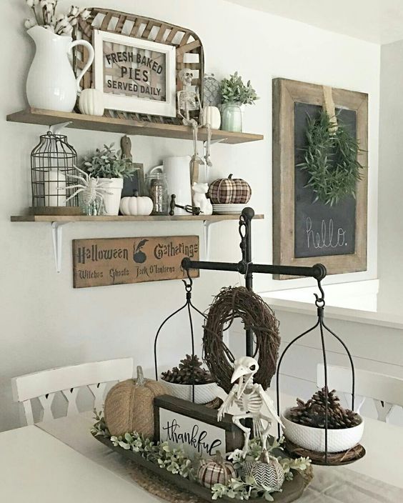 Vintage Style Tobacco Basket.