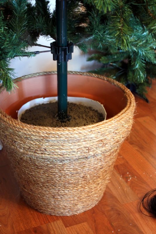 DIY Christmas Tree Planter Using Manila Roping Wrapped Terra Cotta Planter And Concrete.